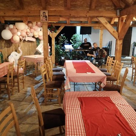 ヴァリェヴォ Etno Selo Lelic Bed & Breakfast エクステリア 写真