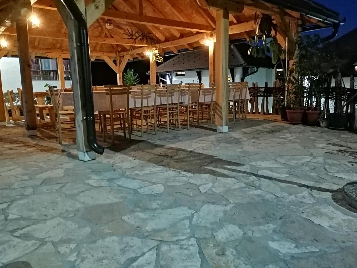 ヴァリェヴォ Etno Selo Lelic Bed & Breakfast エクステリア 写真