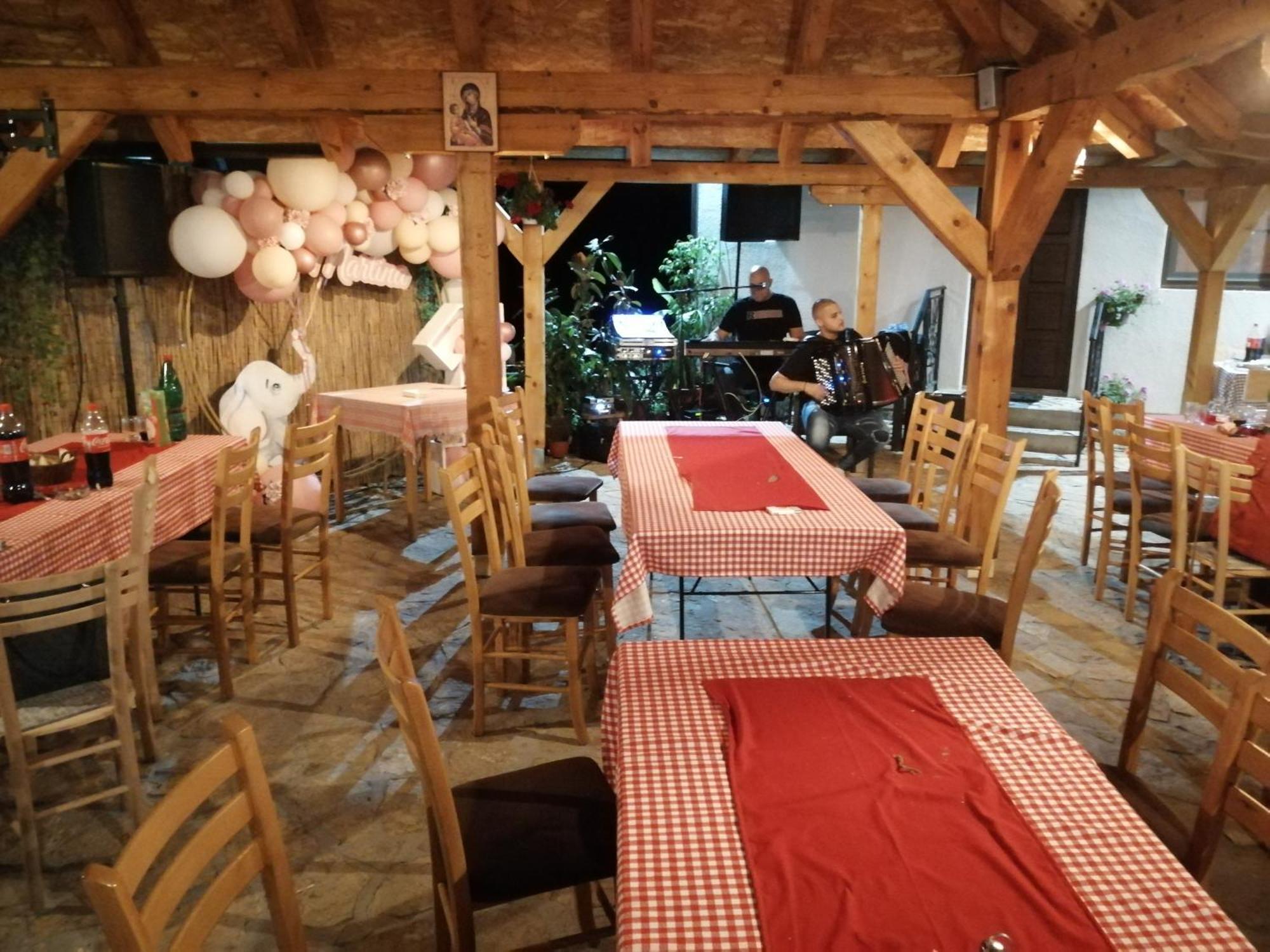 ヴァリェヴォ Etno Selo Lelic Bed & Breakfast エクステリア 写真
