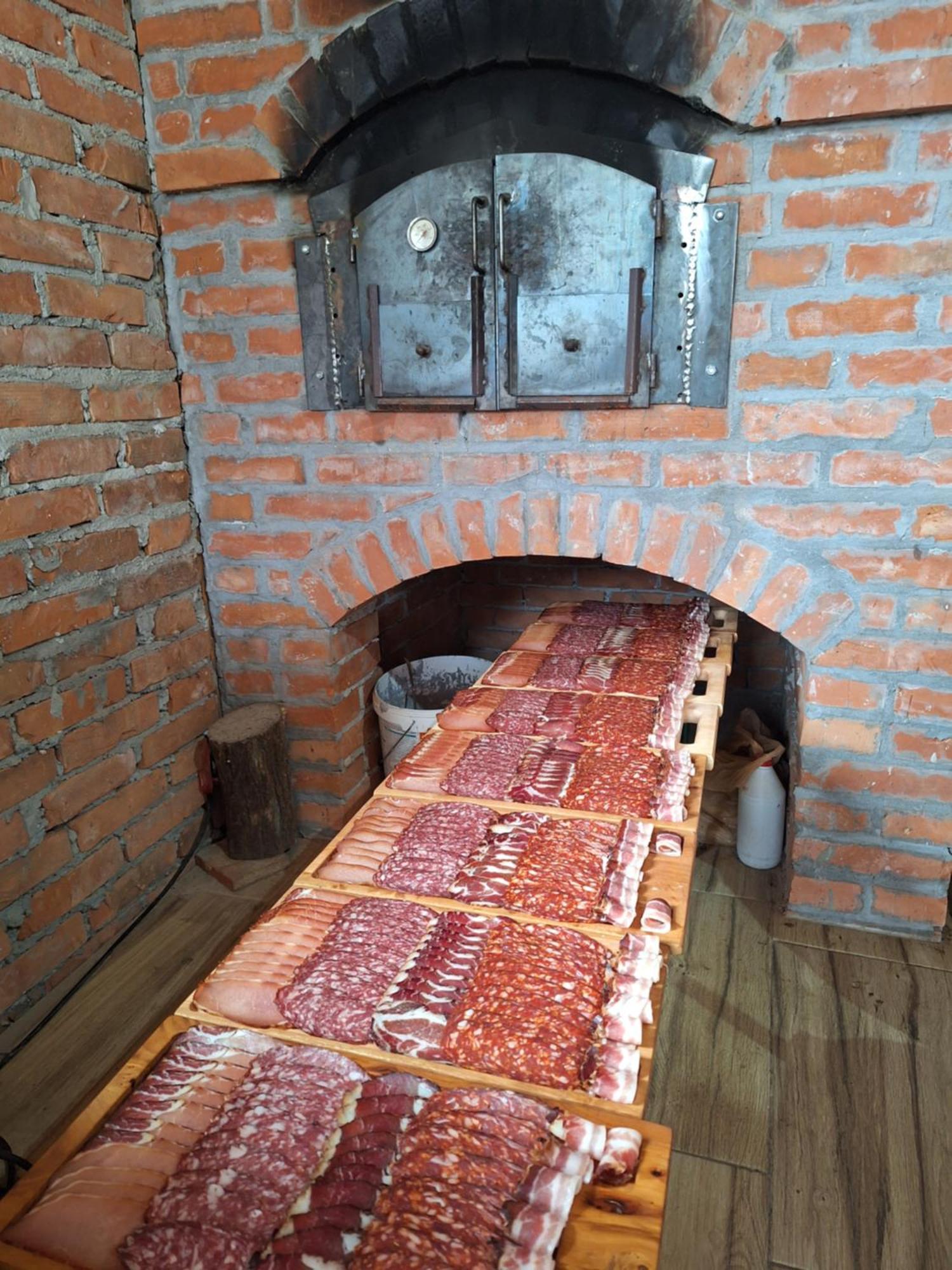 ヴァリェヴォ Etno Selo Lelic Bed & Breakfast エクステリア 写真