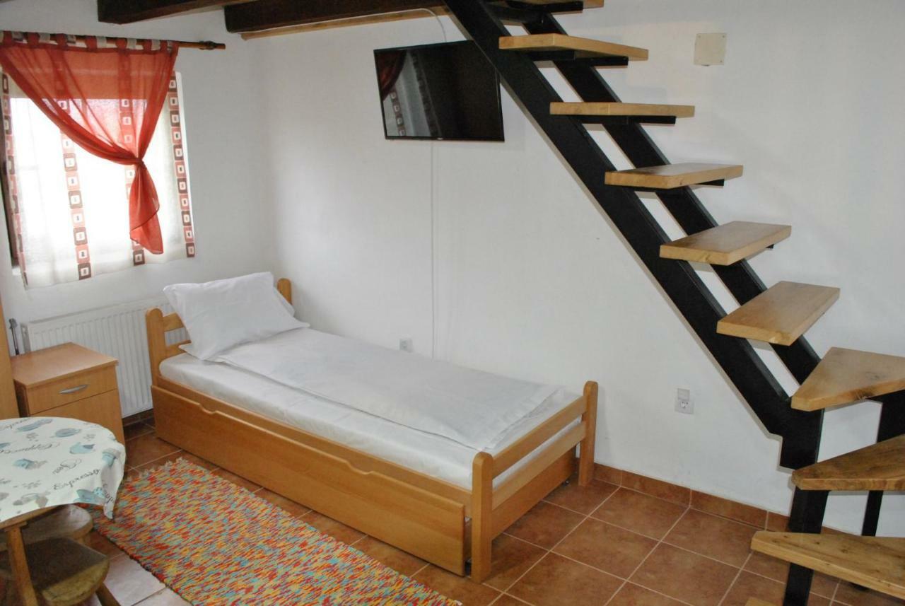 ヴァリェヴォ Etno Selo Lelic Bed & Breakfast エクステリア 写真