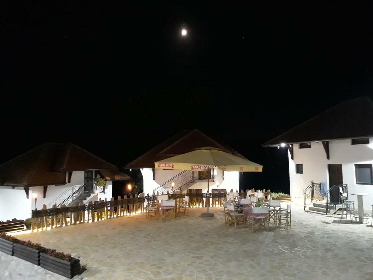 ヴァリェヴォ Etno Selo Lelic Bed & Breakfast エクステリア 写真